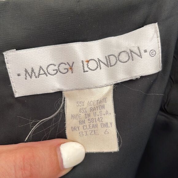 Maggy London Dress Size 6 Charcoal Gray w/leaf stitching. - Picture 5 of 7
